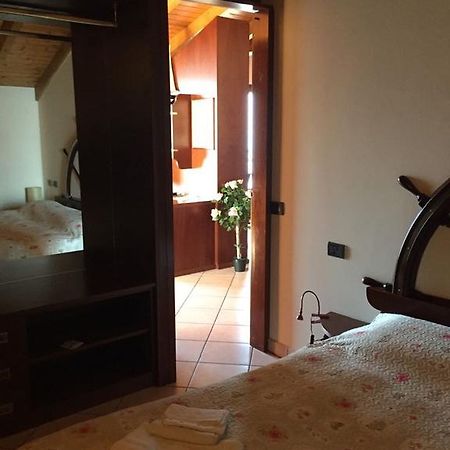 Ferienwohnung Apartment ลาเวโน มอมเบลโล ภายนอก รูปภาพ