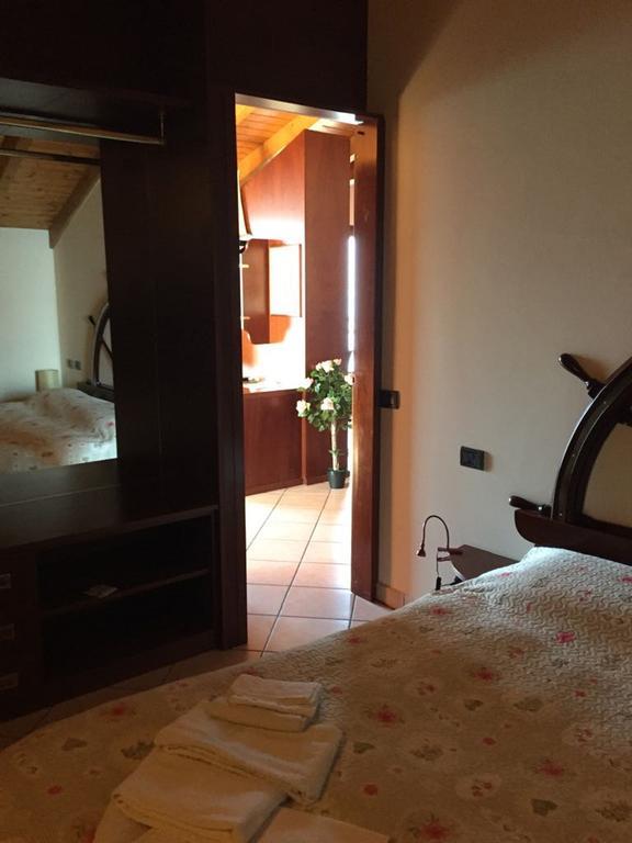 Ferienwohnung Apartment ลาเวโน มอมเบลโล ภายนอก รูปภาพ