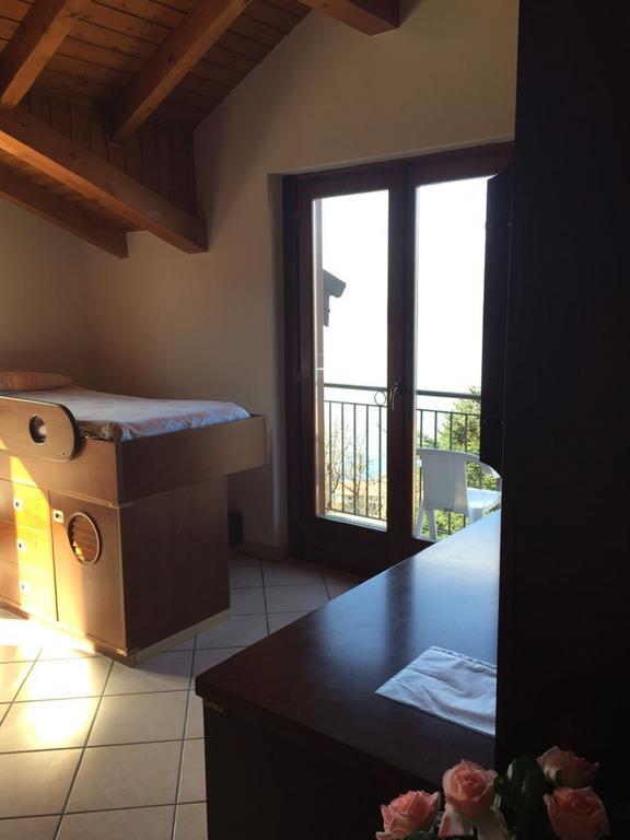 Ferienwohnung Apartment ลาเวโน มอมเบลโล ภายนอก รูปภาพ